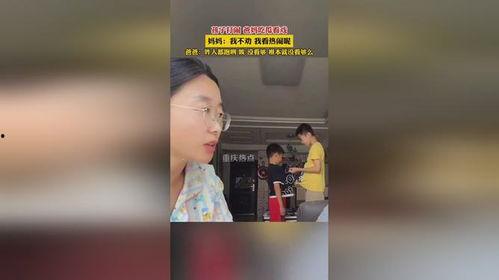 爸妈打闹女孩吃瓜视频,家庭欢乐瞬间引网友热议