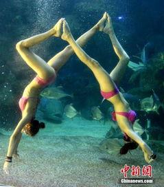 新疆美女水下吃瓜视频,畅游水底瓜香四溢