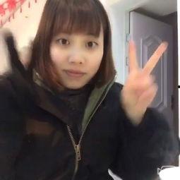 吃瓜小哥正在直播视频,吃瓜小哥带你揭秘娱乐圈幕后故事